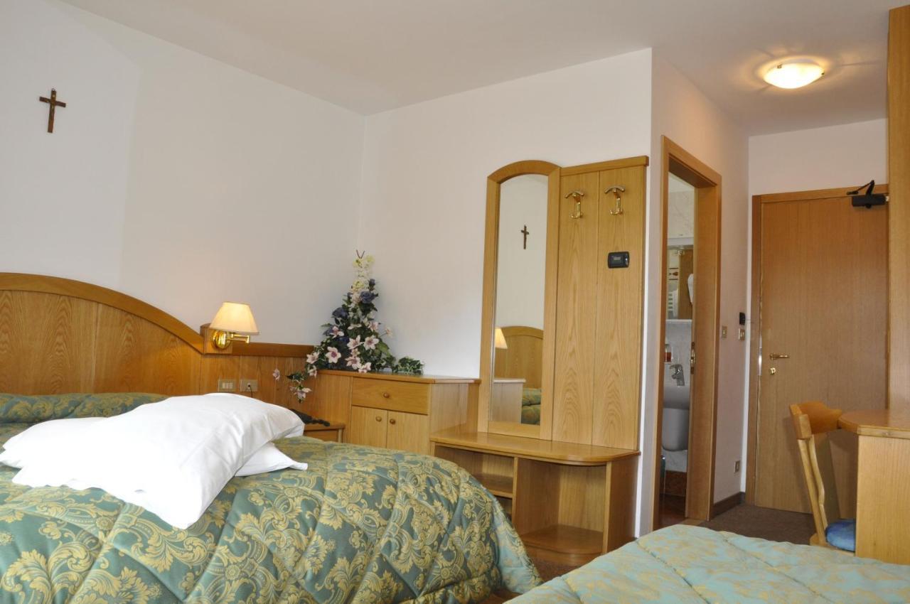 Hotel El Pilon Поцца-ди-Фасса Экстерьер фото